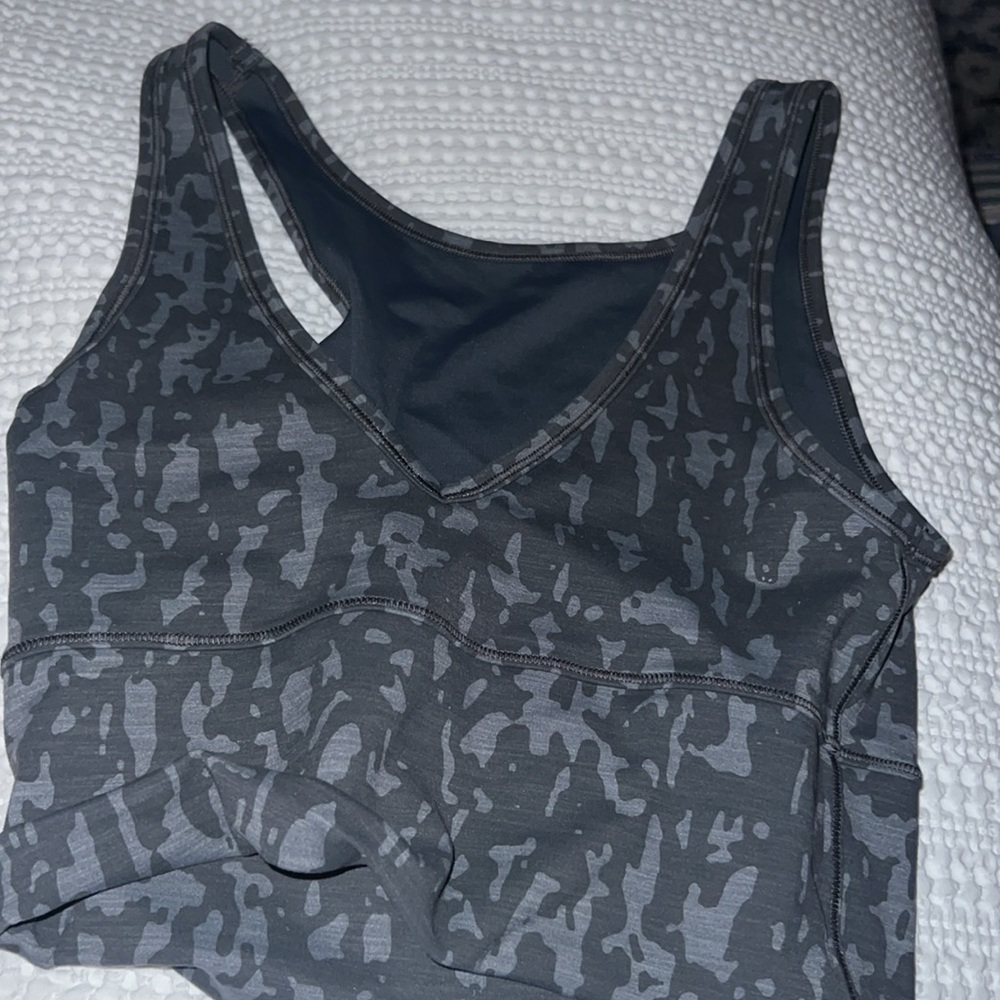 pattern pivot, Lululemon top - Picture 2 of 2